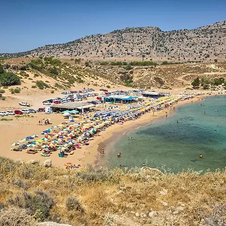 Alia Beach فندق 3*