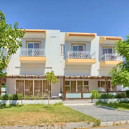 Alia Beach 3*